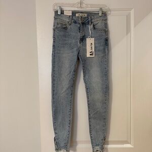 Jeans size 28